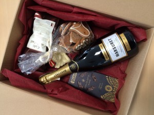 Ekskluzywny prezent biznesowy z alkoholem Zestaw prezentowy z winem i pralinami w ozdobnym pudełku